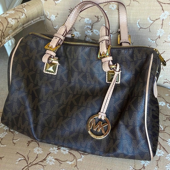 Michael Kors Handbags - MK large Grayson bag